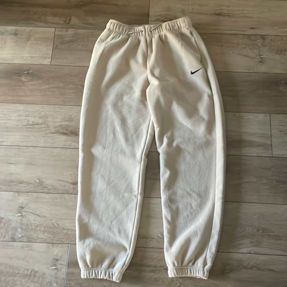 Nike Oversized Fit High Rise- small
